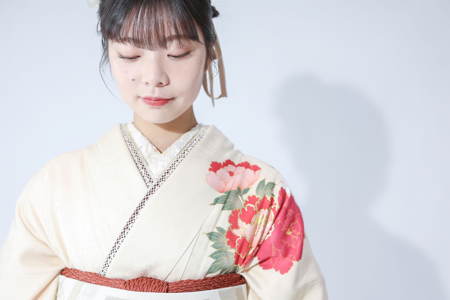 フォト成人式の新作のクリーム色の振袖
